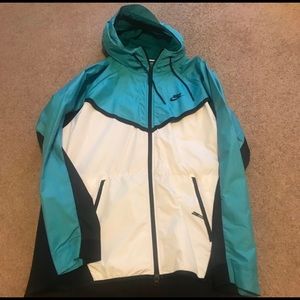 Nike Tech Fleece Hypermesh Wind Runner Athletic Men’s Jacket.
